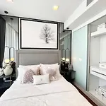 Luxury Modern Best Location Nana Asoke 65Sqm 2 Bed 2 Bathroom Sleeps 4