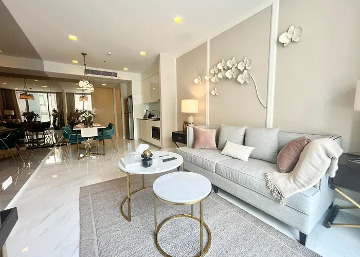 Luxury Modern Best Location Nana Asoke 65Sqm 2 Bed 2 Bathroom Sleeps 4