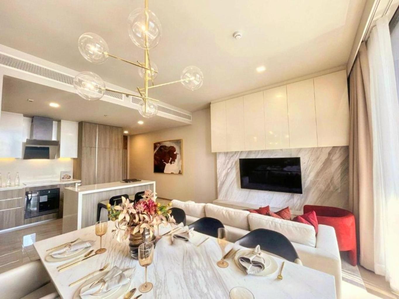 Entire Luxury Modern Location Nana Asoke 65sqm 2 Bed 2 Bathroom Sleeps 4