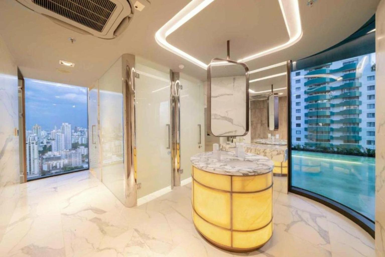 Entire Luxury Modern Location Nana Asoke 65sqm 2 Bed 2 Bathroom Sleeps 4 Appartement Bangkok