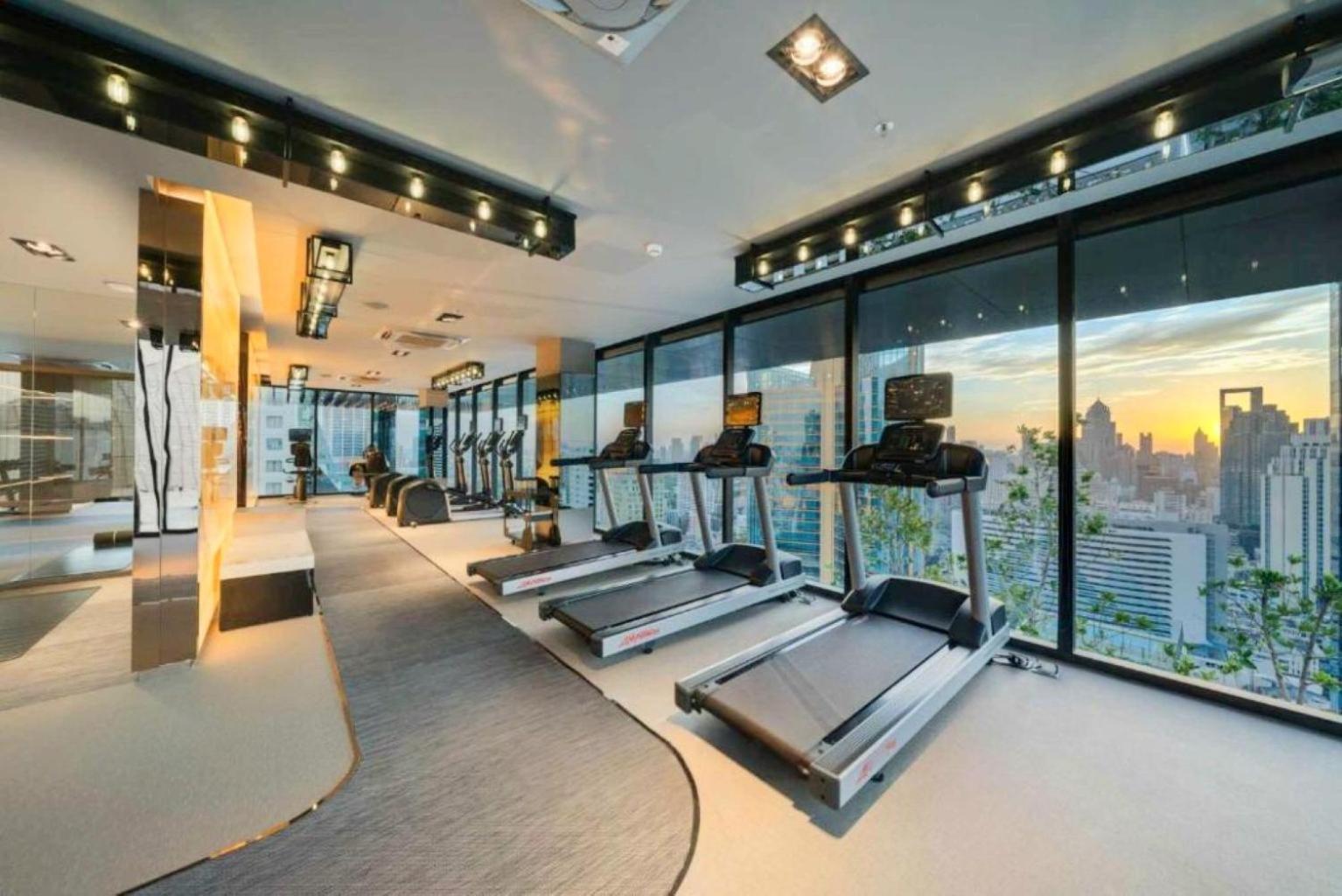 Entire Luxury Modern Location Nana Asoke 65sqm 2 Bed 2 Bathroom Sleeps 4 *