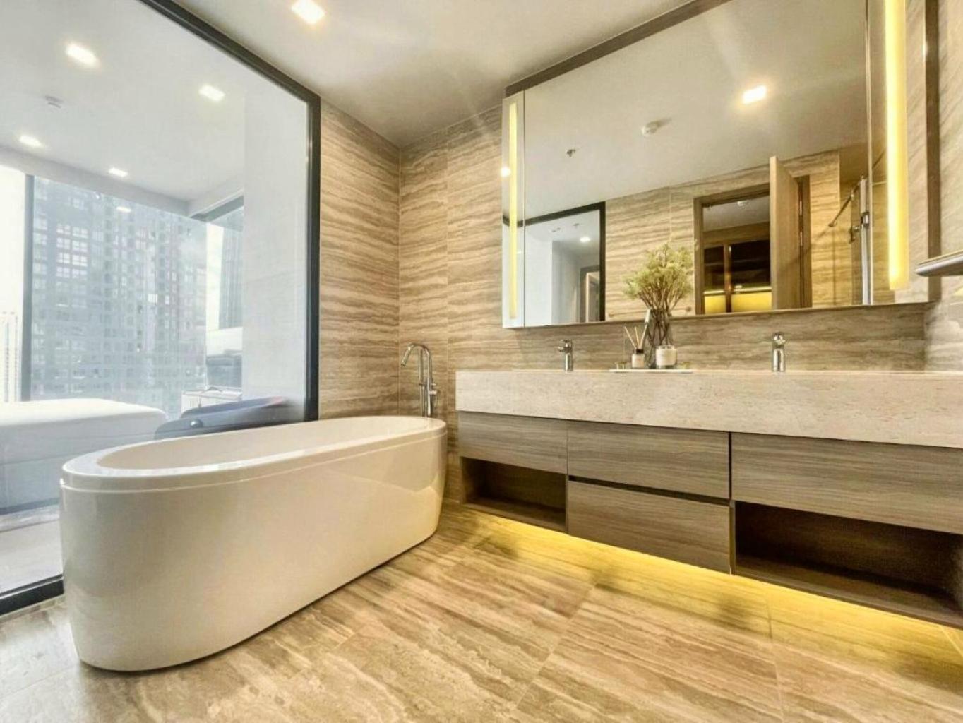 Entire Luxury Modern Location Nana Asoke 65sqm 2 Bed 2 Bathroom Sleeps 4 *