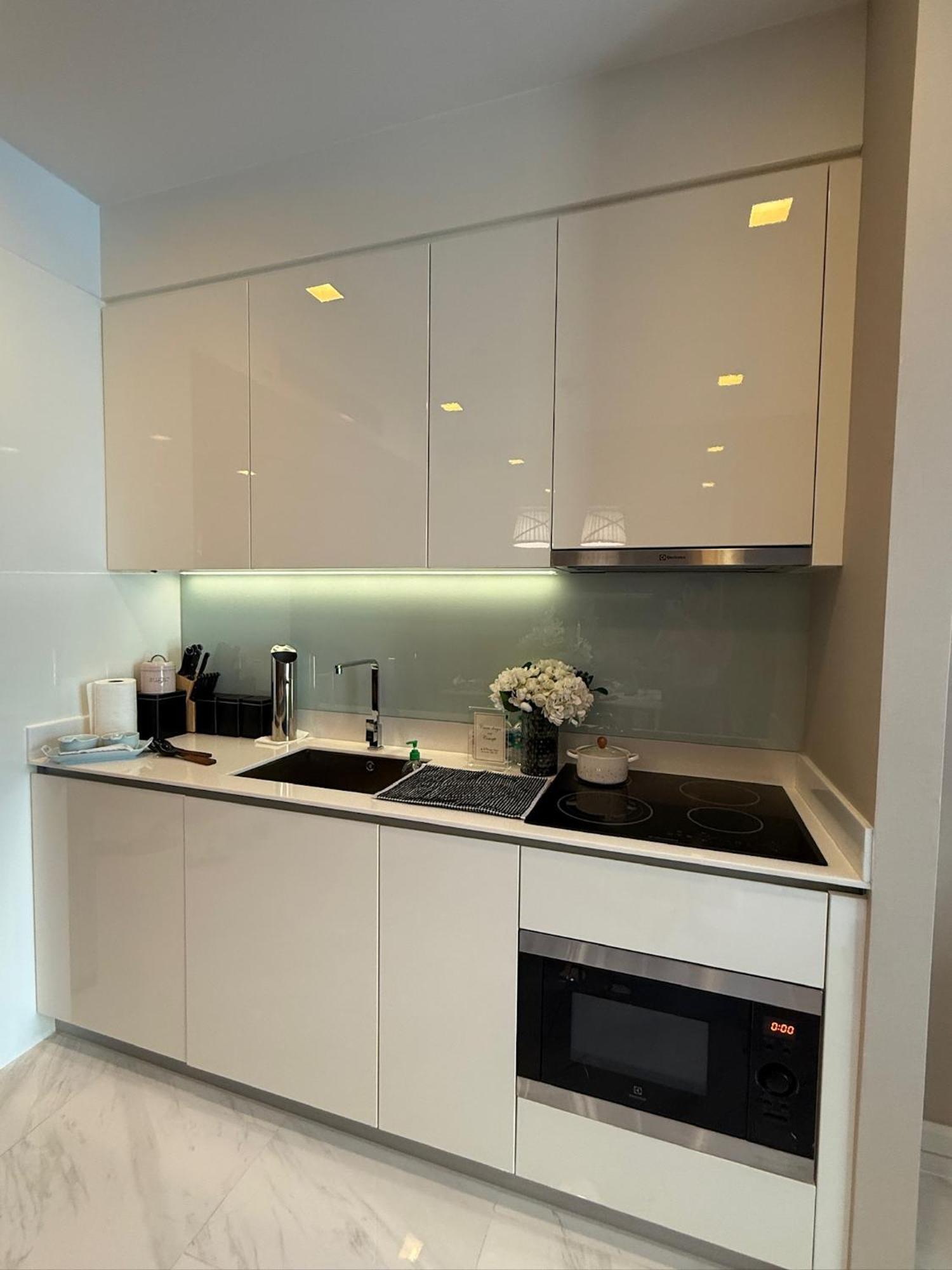 Entire Luxury Modern Location Nana Asoke 65sqm 2 Bed 2 Bathroom Sleeps 4 Appartement *