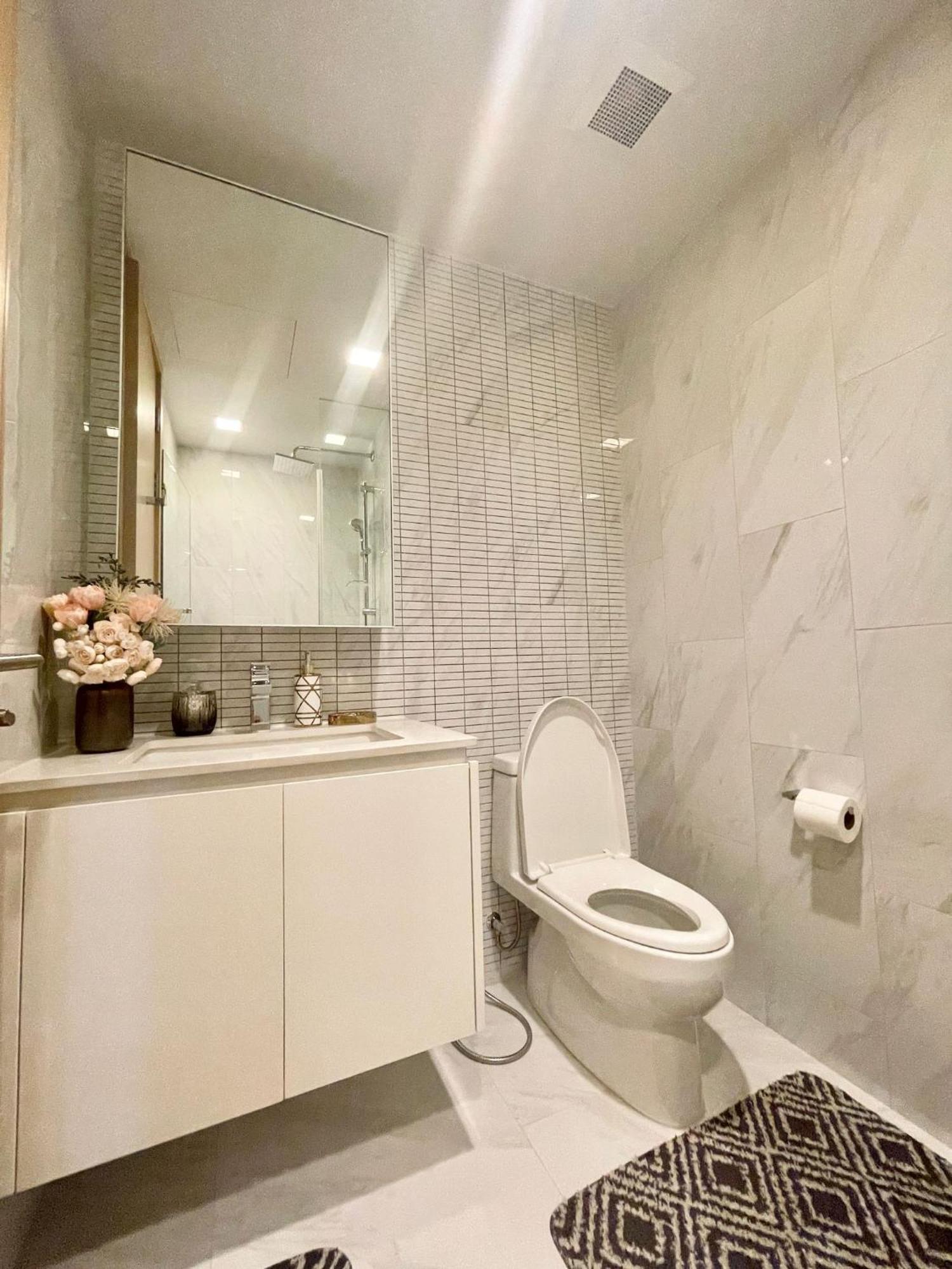 Entire Luxury Modern Location Nana Asoke 65sqm 2 Bed 2 Bathroom Sleeps 4 Appartement Bangkok