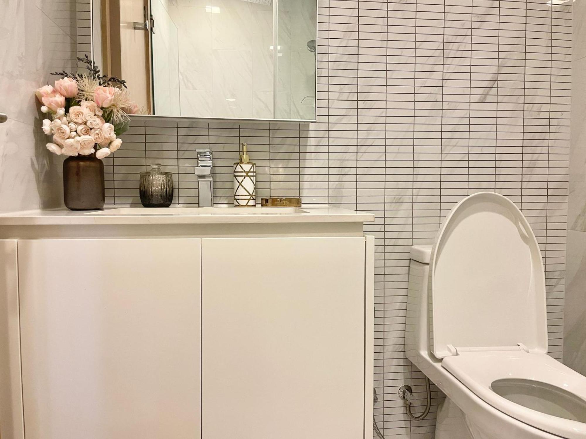 Entire Luxury Modern Location Nana Asoke 65sqm 2 Bed 2 Bathroom Sleeps 4 Appartement *