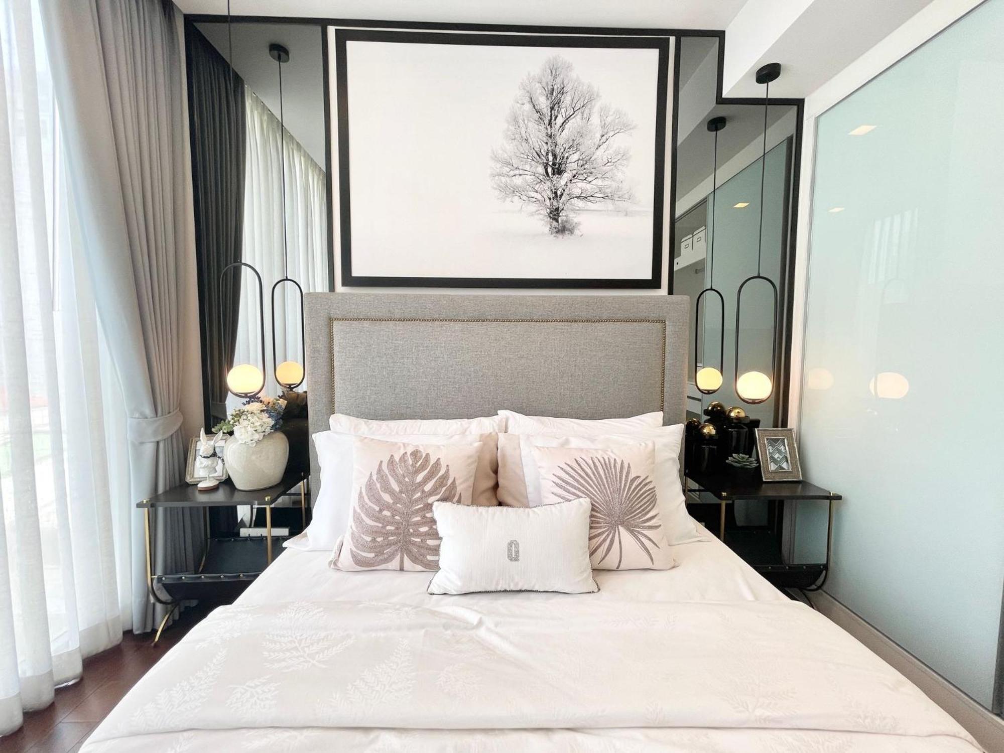 Luxury Modern Location Nana Asoke 65sqm 2 Bed 2 Bathroom Sleeps 4