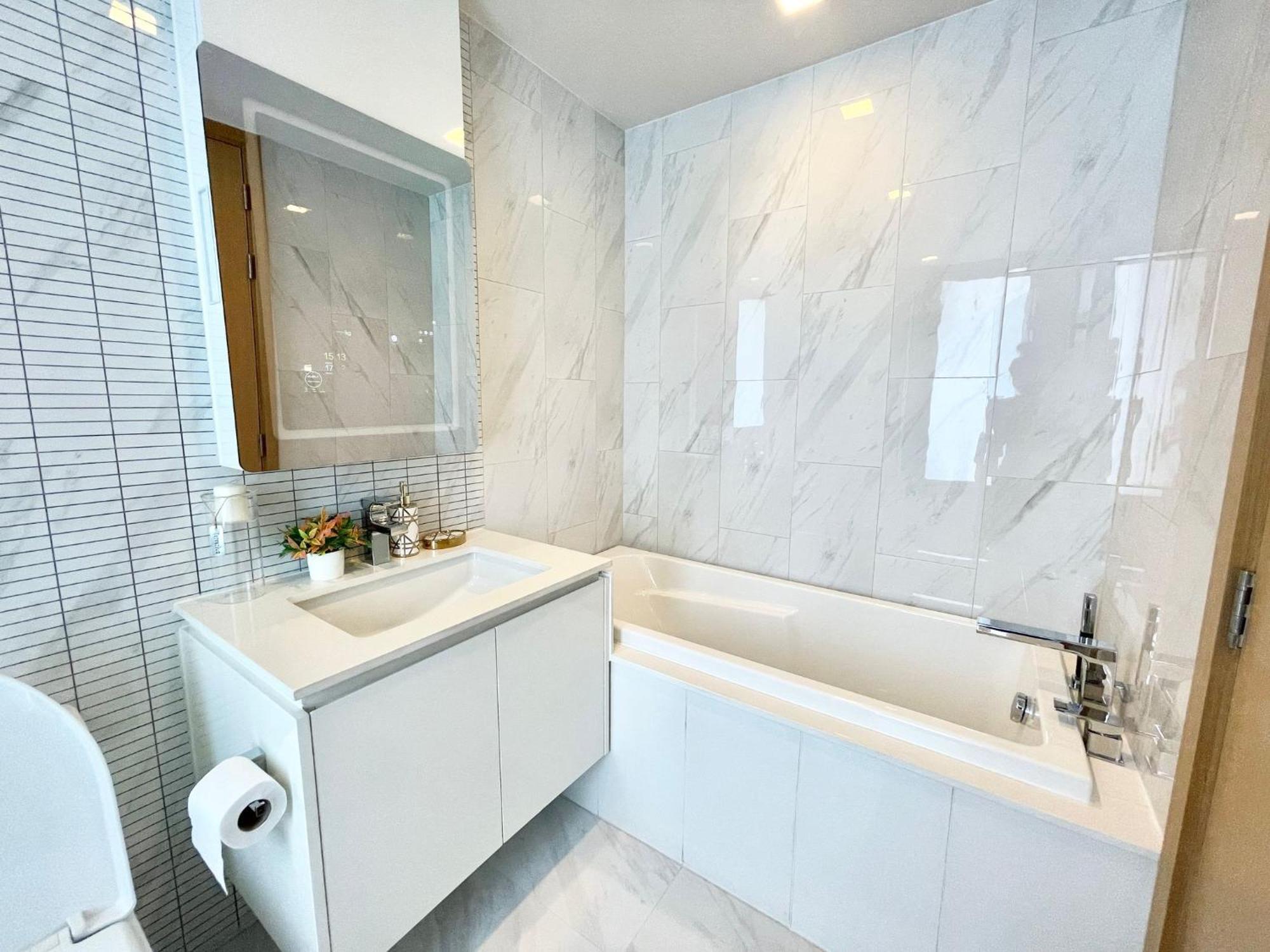 Căn hộ Luxury Modern Location Nana Asoke 65sqm 2 Bed 2 Bathroom Sleeps 4 Bangkok